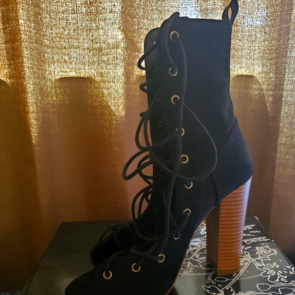 Lilian black lace up heels size 5 1/2